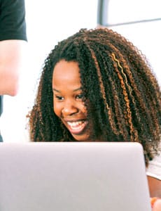 Marie, Responsable de la Communication